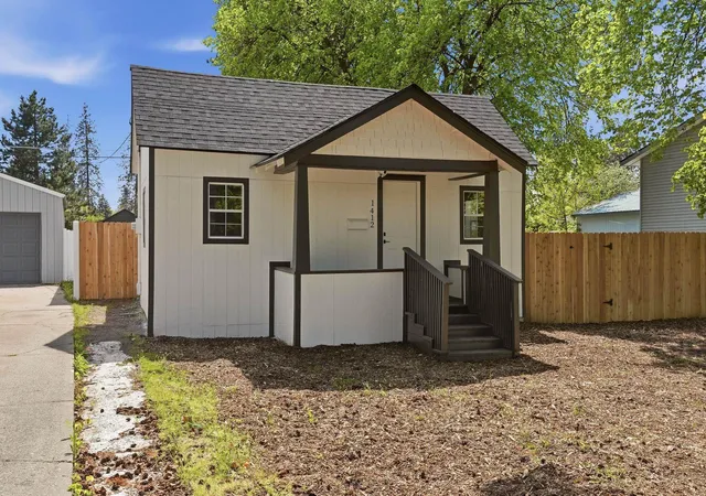Photo 2 of Single family home for sale at 1412 E 36th Avenue, Spokane, WA 99203 | MLS# 202616817 | Listing updated on 2026-09-18