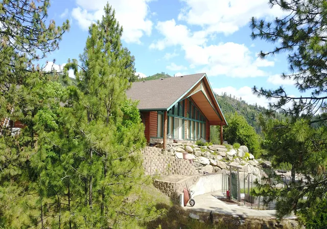 Photo 2 of Single family home for sale at 6821 Cummings Cyn Way, Nine Mile Falls, WA 99026 | MLS# 202617932 | Listing updated on 2026-09-16