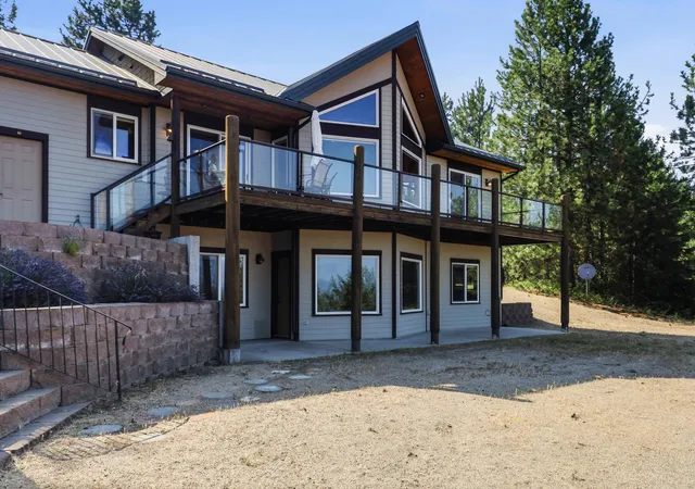 Photo 3 of Sale Pending at 37404 N Hussle Rd, Deer Park, WA 99006 | MLS# 202621621 | Listing updated on 2026-09-17