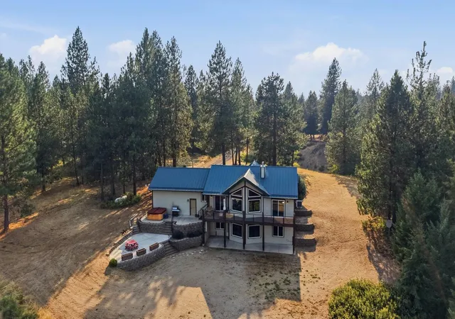Photo 4 of Sale Pending at 37404 N Hussle Rd, Deer Park, WA 99006 | MLS# 202621621 | Listing updated on 2026-09-17