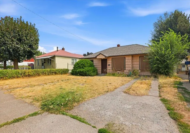Photo 2 of Sale Pending at 1828 N Nelson St, Spokane, WA 99207 | MLS# 202622483 | Listing updated on 2026-09-16