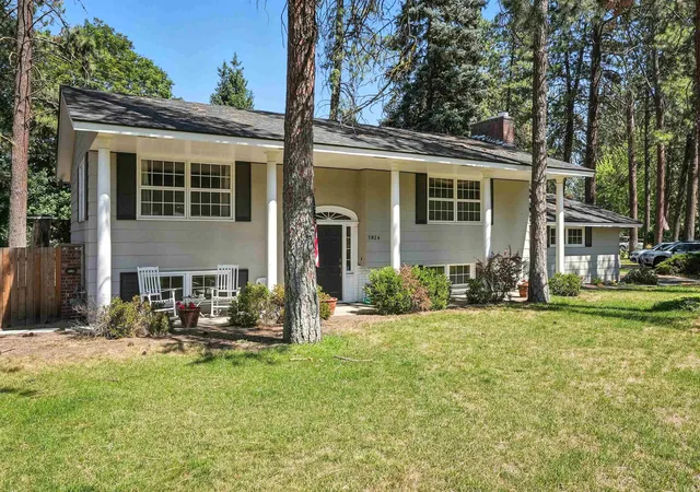 Photo 2 of Sale Pending at 1026 W Woodway Ave, Spokane, WA 99218 | MLS# 202622551 | Listing updated on 2026-09-16