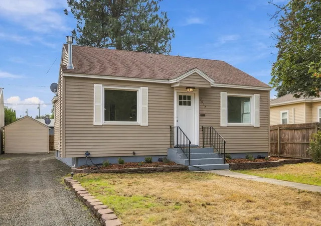 Photo 2 of Single family home for sale at 2017 W Cleveland Ave, Spokane, WA 99205 | MLS# 202624305 | Listing updated on 2026-10-08
