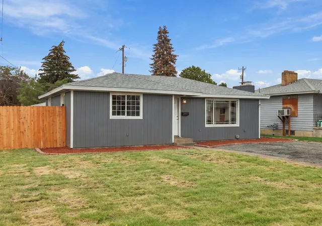 Photo 3 of Single family home for sale at 2901 E Cleveland Ave, Spokane, WA 99207 | MLS# 202624309 | Listing updated on 2026-10-06