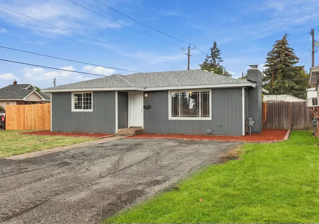 Photo 3 of Single family home for sale at 2901 E Cleveland Ave, Spokane, WA 99207 | MLS# 202624309 | Listing updated on 2026-10-06