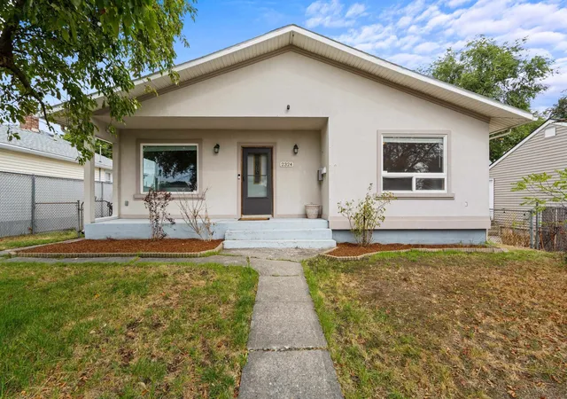 Photo 3 of Single family home for sale at 2324 W Everett Ave, Spokane, WA 99205 | MLS# 202624340 | Listing updated on 2026-09-23
