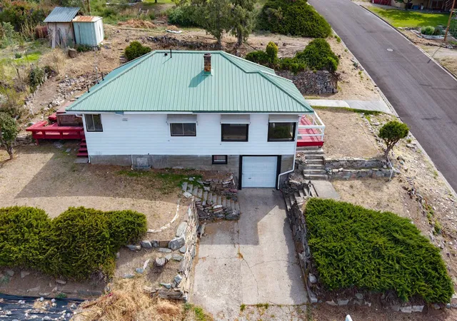 Photo 1 of Single family home for sale at 121 Sw State St, Tonasket, WA 98855 | MLS# 202624351 | Listing updated on 2026-09-23