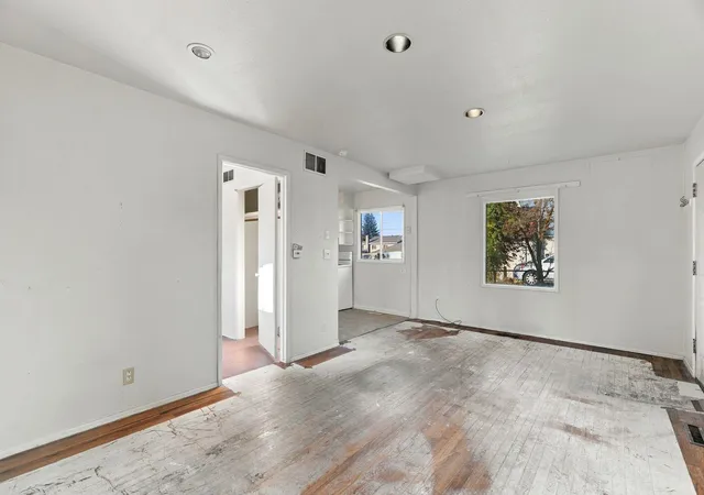 Photo 3 of Single family home for sale at 1620 E Ostrander Ave, Spokane, WA 99207 | MLS# 202624390 | Listing updated on 2026-09-18