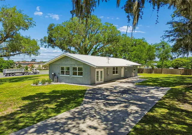 Photo 3 of Single family home for sale at 4040 Ne 95th Rd, Wildwood, FL 34785 | MLS# T3406613 | Listing updated on 2026-10-07