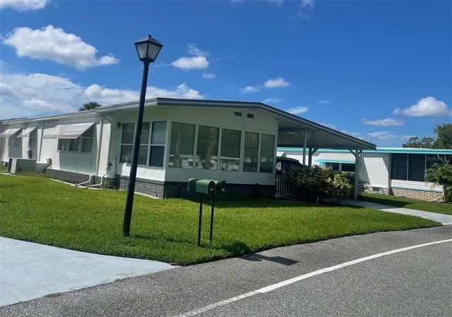 Photo 3 of Manufactured home for sale at 408 Hawthorne Blvd, Leesburg, FL 34748 | MLS# R4908835 | Listing updated on 2026-10-14