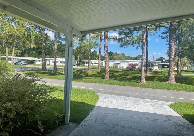 Photo 3 of Manufactured home for sale at 408 Hawthorne Blvd, Leesburg, FL 34748 | MLS# R4908835 | Listing updated on 2026-10-14