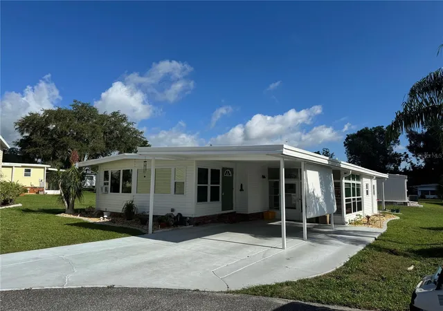 Photo 2 of Manufactured home for sale at 102 Tangelo Cvs, Leesburg, FL 34748 | MLS# R4909336 | Listing updated on 2026-10-07