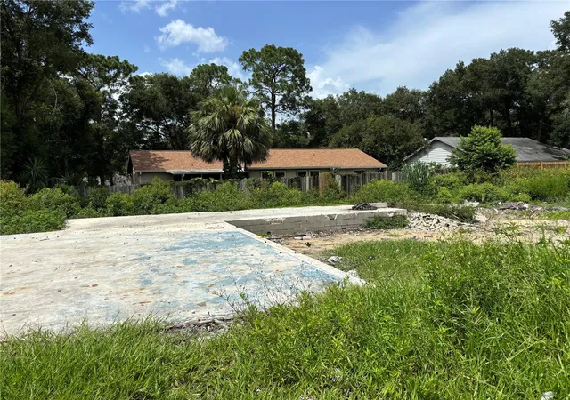 Photo 2 of Sale Pending at 25815 Exmoor Dr, Sorrento, FL 32776 | MLS# S5131544 | Listing updated on 2026-09-08
