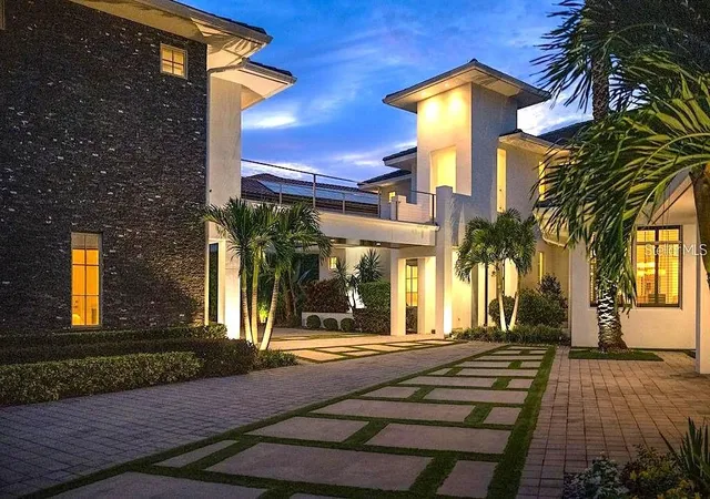 Photo 1 of Mansion for sale at 9721 Carillon Park Dr, Windermere, FL 34786 | MLS# O6336879 | Listing updated on 2026-09-09