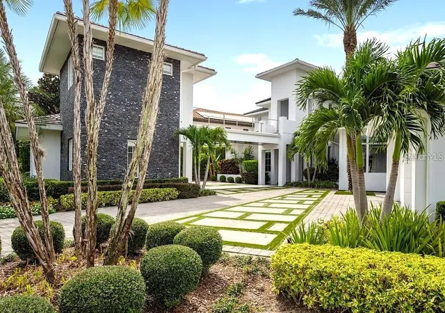 Photo 2 of Mansion for sale at 9721 Carillon Park Dr, Windermere, FL 34786 | MLS# O6336879 | Listing updated on 2026-09-09