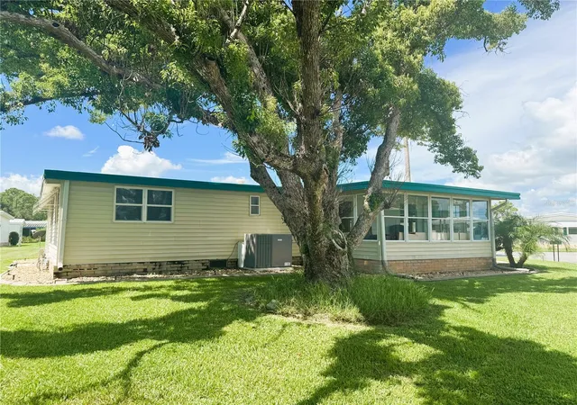 Photo 4 of Manufactured home for sale at 136 Dogwood Trl, Leesburg, FL 34748 | MLS# R4909786 | Listing updated on 2026-10-22