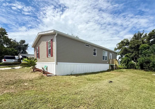 Photo 3 of Manufactured home for sale at 37743 Geiger Rd, Zephyrhills, FL 33542 | MLS# TB8426861 | Listing updated on 2026-10-20