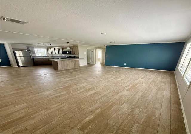 Photo 4 of Manufactured home for sale at 37743 Geiger Rd, Zephyrhills, FL 33542 | MLS# TB8426861 | Listing updated on 2026-10-20