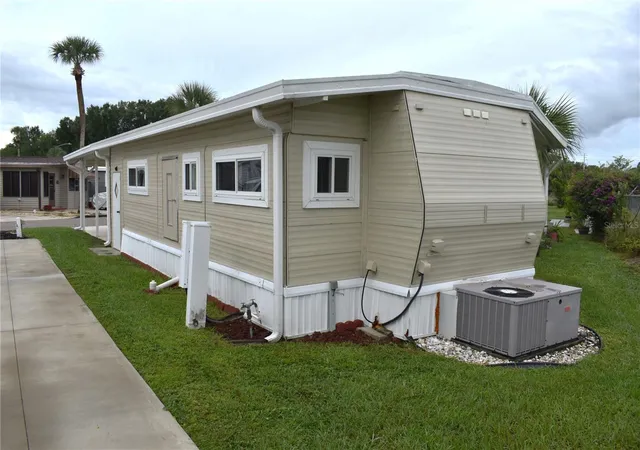 Photo 3 of Manufactured home for sale at 9000 Us Hwy 192 #52, Clermont, FL 34714 | MLS# S5134936 | Listing updated on 2026-09-17