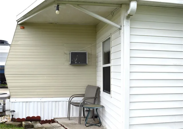 Photo 4 of Manufactured home for sale at 9000 US Hwy 192 #52, Clermont, FL 34714 | MLS# S5134936 | Listing updated on 2026-09-17