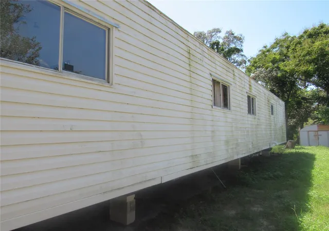 Photo 2 of Manufactured home for sale at 1950 Se 185th Terrace, Silver Springs, FL 34488 | MLS# OM710226 | Listing updated on 2026-09-25