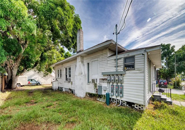 Photo 2 of House for sale at 1514 12th Avenue W, Bradenton, FL 34205 | MLS# A4666793 | Listing updated on 2026-09-21