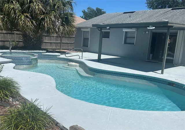 Photo 2 of Single family home for sale at 613 Bayport Dr, Kissimmee, FL 34758 | MLS# W7880082 | Listing updated on 2026-09-16