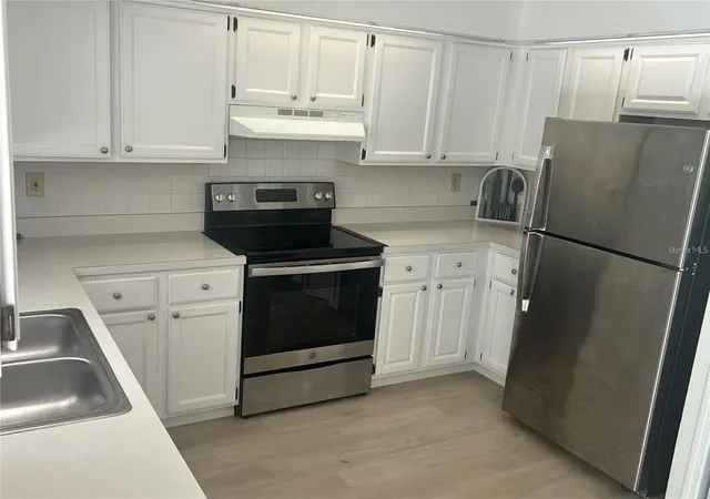 Photo 3 of Single family home for sale at 613 Bayport Dr, Kissimmee, FL 34758 | MLS# W7880082 | Listing updated on 2026-09-16