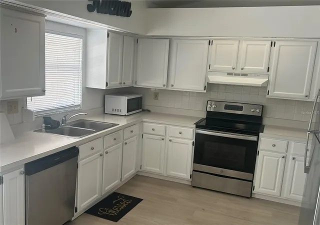 Photo 4 of Single family home for sale at 613 Bayport Dr, Kissimmee, FL 34758 | MLS# W7880082 | Listing updated on 2026-09-16