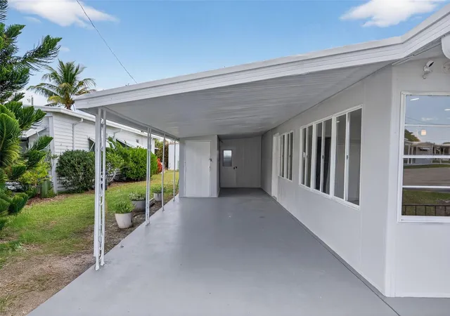 Photo 3 of Manufactured home for sale at 5162 Boca Raton Ave, Sarasota, FL 34234 | MLS# A4669539 | Listing updated on 2026-09-08