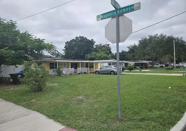 Photo 2 of Single family home for sale at 3902 Castell Dr, Orlando, FL 32810 | MLS# O6355444 | Listing updated on 2026-09-08