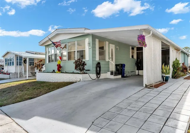 Photo 2 of Manufactured home for sale at 924 Elizabeth Ln, Lakeland, FL 33809 | MLS# L4957593 | Listing updated on 2026-09-18