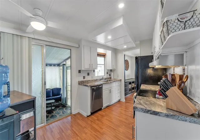 Photo 3 of Manufactured home for sale at 924 Elizabeth Ln, Lakeland, FL 33809 | MLS# L4957593 | Listing updated on 2026-09-18