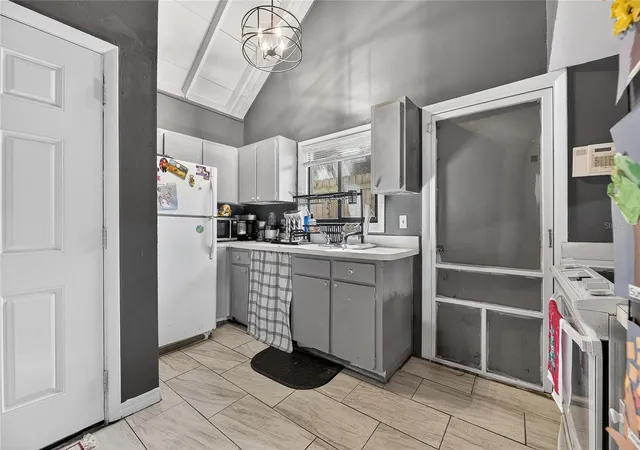Photo 3 of Condo for sale at 5601 Ashley Oaks Dr #6, Tampa, FL 33617 | MLS# TB8454122 | Listing updated on 2026-09-26