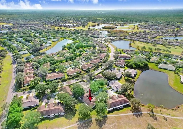 Listing Photo 5 - Condo for sale in building located at 2608 Newcomb Ct, SUN CITY CENTER, FL 33573 - Unit #2608