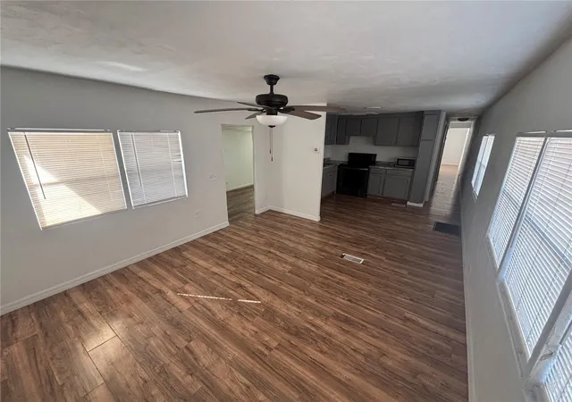 Photo 3 of Manufactured home for sale at 5480 Pineland Ave, Port Orange, FL 32127 | MLS# V4946450 | Listing updated on 2026-09-18