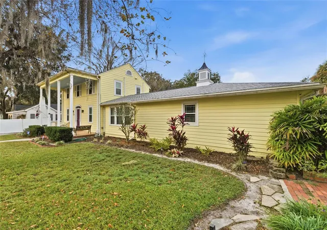 Photo 3 of Single family home for sale at 1226 SE 9th Avenue, Ocala, FL 34471 | MLS# OM715825 | Listing updated on 2026-09-18