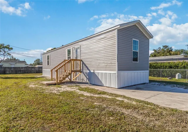 Photo 3 of Manufactured home for sale at 2003 Oak St, Saint Cloud, FL 34769 | MLS# S5141003 | Listing updated on 2026-09-09