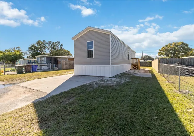 Photo 3 of Manufactured home for sale at 2003 Oak St, Saint Cloud, FL 34769 | MLS# S5141003 | Listing updated on 2026-09-09