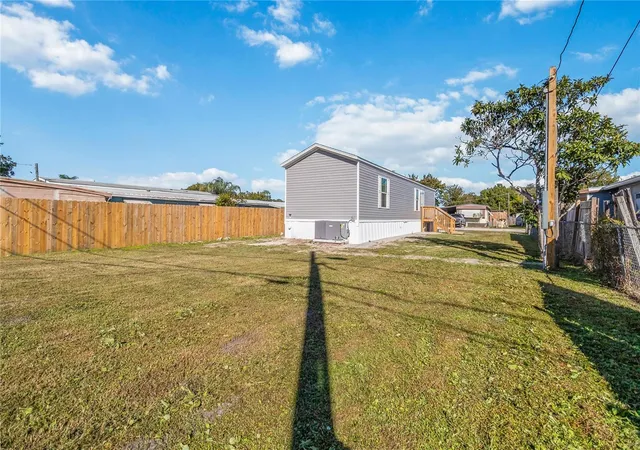 Photo 4 of Manufactured home for sale at 2003 Oak St, Saint Cloud, FL 34769 | MLS# S5141003 | Listing updated on 2026-09-09