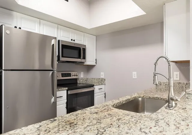 Listing Photo 1 - Condo for sale in building located at 13015 Plantation Park Cir, Orlando, FL 32821 - Unit #1027