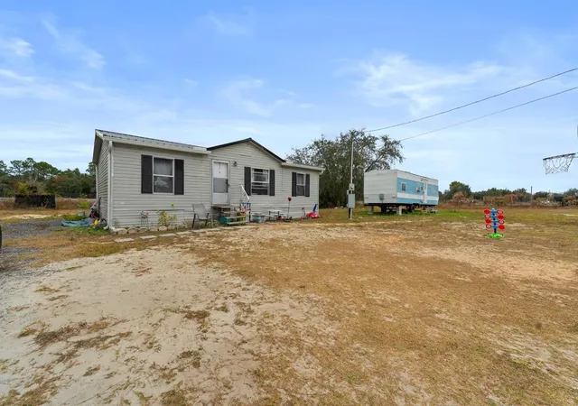 Photo 2 of Sale Pending at 17558 Caufield Rd, Spring Hill, FL 34610 | MLS# TB8460995 | Listing updated on 2026-09-16