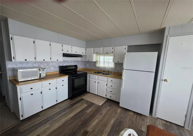Photo 4 of Manufactured home for sale at 4603 Newcomb Ave, Zephyrhills, FL 33541 | MLS# TB8465090 | Listing updated on 2026-09-17