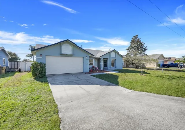 Photo 3 of Single family home for sale at 105 Dorchester Ct, Kissimmee, FL 34758 | MLS# O6374667 | Listing updated on 2026-10-14