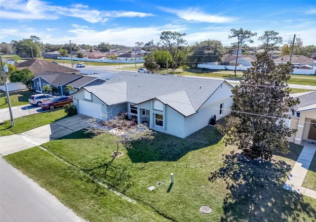 Photo 4 of Single family home for sale at 105 Dorchester Ct, Kissimmee, FL 34758 | MLS# O6374667 | Listing updated on 2026-10-14