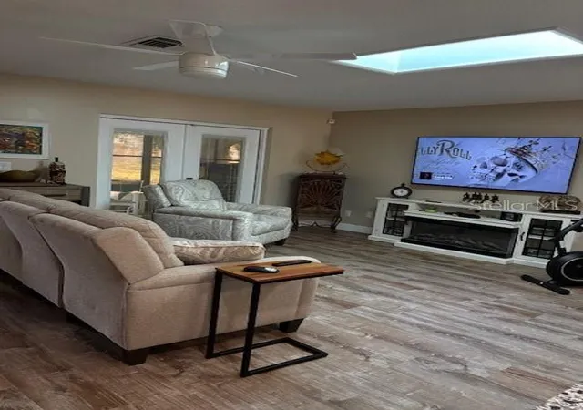Photo 4 of Sale Pending at 7421 Glasgow Rd, Weeki Wachee, FL 34613 | MLS# W7882455 | Listing updated on 2026-09-09