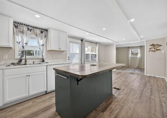 Photo 3 of Manufactured home for sale at 5413 Isabelle Ave, Port Orange, FL 32127 | MLS# V4947017 | Listing updated on 2026-09-18