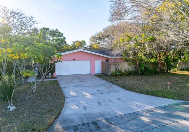 Photo 3 of Single family home for sale at 1546 Belleair Rd, Clearwater, FL 33756 | MLS# TB8473245 | Listing updated on 2026-09-09