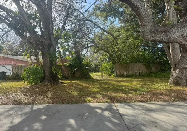 Photo 4 of Single family home for sale at 1546 Belleair Rd, Clearwater, FL 33756 | MLS# TB8473245 | Listing updated on 2026-09-09