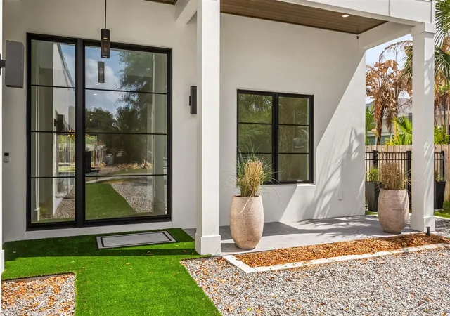 Photo 3 of Sale Pending at 2412 Chantilly Ave, Winter Park, FL 32789 | MLS# O6381552 | Listing updated on 2026-10-09